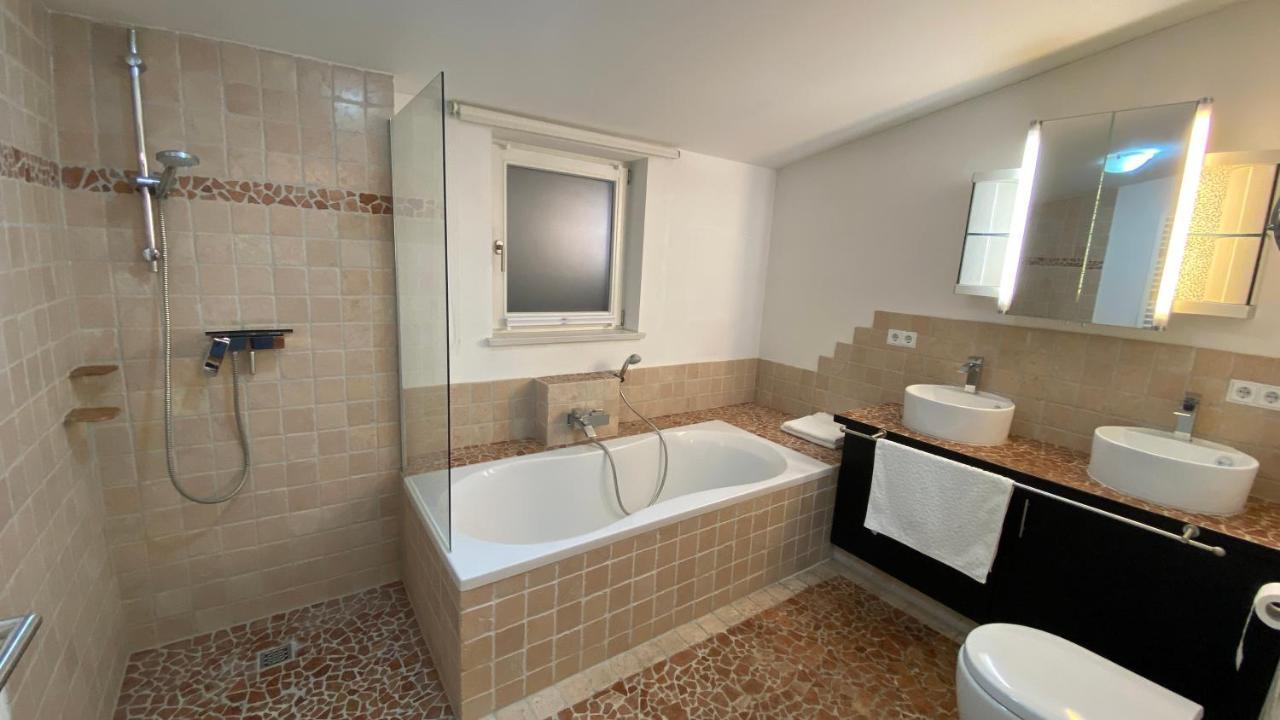 Fewo Luxus Wohnung Im Eigenen Ferienhaus, 120 Qm, Naehe Regensburg Mit Balkon, Terrasse & Garten, Gute Zuganbindung Laaber Ngoại thất bức ảnh